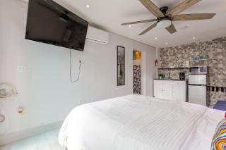 City Beach Apartments - 6