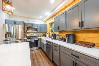 Carefree Wisper-new Build, Hot Tub, Bbq & Ev - McHenry - 2