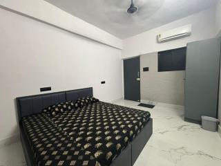 #1 Family spacious private room in heart of Mumbai - 1