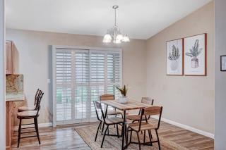 Cozy Getaway with King Bed, BBQ & Spacious Backyard - 3