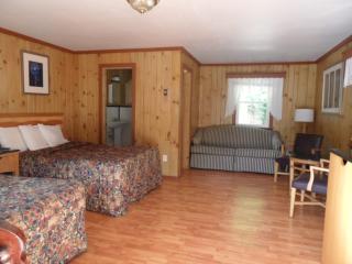 Seven Dwarfs Motel & Cabins - 6
