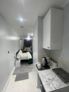 Premium studio flat rental - Havering - 7
