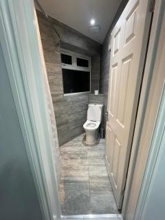 Premium studio flat rental - Havering - 4