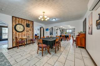 Bonnieville Farmhouse on 69 Acres with Porch! - 4