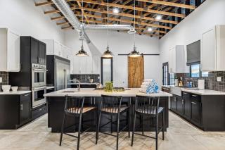 Modern Industrial-Near Old Town - 8