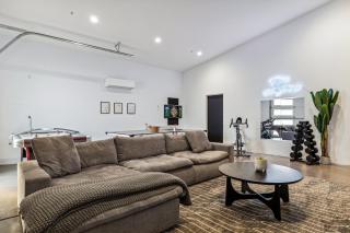 Modern Industrial-Near Old Town - 6