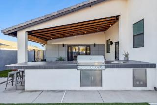 Modern Industrial-Near Old Town - 2