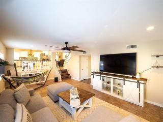 Spacious house with pool heater, hot tub, billiards - 4