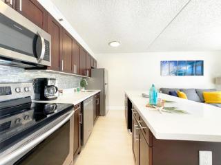 Breathtaking Ocean View 1 BR Condo with Free Parking! - Honolulu - 7
