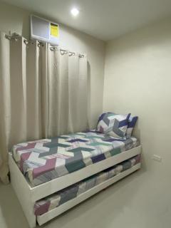 Midpoint Residences Tower 1 Unit 2202 - 9