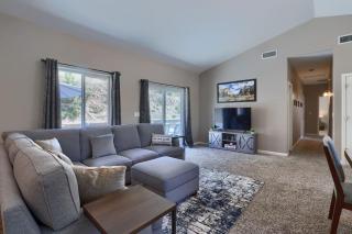 Yosemite Hilltop Gated Villa near Oakhurst, Bass Lake and Mariposa w EVCharger Hottub Grill and Awesome Views! - Ahwahnee - 5