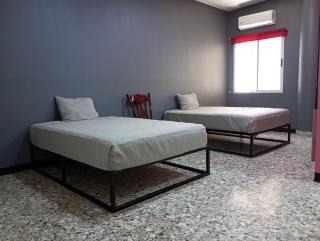 Unidades Privadas con AC-TV-WiFi y Estacionamiento en Centro de MTY - Monterrey - 2