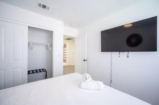 Peaceful Oasis Near Strip & Airport Pool Spa - Paradise - 2