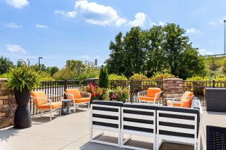 Hampton Inn & Suites Canton - North Canton - 8