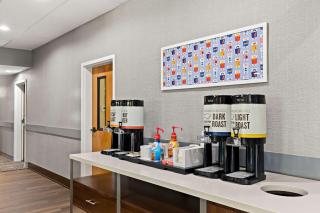 Hampton Inn & Suites Canton - North Canton - 2
