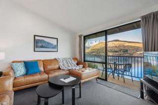 Scenic Lakefront Apartment - Queenstown - 8
