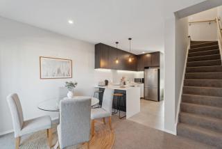 Multi-floor Townhouse in Vibrant Retail District - Queenstown - 9