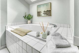 7 Bdrm, Pickleball, Bball, HotTub, FirePit, Golf! - Jamestown - 5