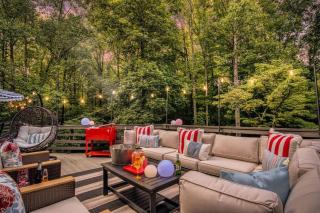 7 Bdrm, Pickleball, Bball, HotTub, FirePit, Golf! - Jamestown - 1