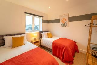 Huge Monthly Savings - Private Parking & Wifi - 7