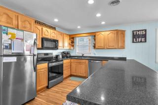 Amazing Oceanfront Beach House - 4 Bedrooms - 2 Full Bathrooms - 1 Half Bath - Oak Island - 5