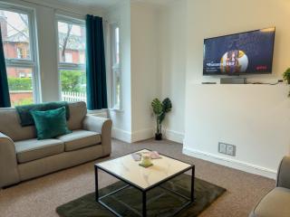 Amorly House - Sleeps 8 Free Permit Parking Big Spacious With Games Room - Norwich - 8