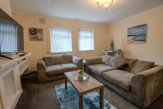 Spacious 4-bedroom home with free parking - Ideal for those working in Swansea - Swansea - 8