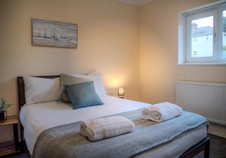 Spacious 4-bedroom home with free parking - Ideal for those working in Swansea - Swansea - 9