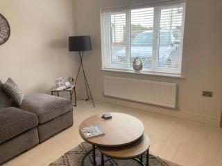 LunaRoxx, 6 Meadow Gardens, Kilgetty - Kilgetty - 7