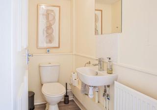 Central 2 Bed House w/ Garden and Free Parking! - 7