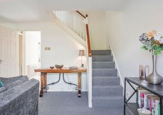 Central 2 Bed House w/ Garden and Free Parking! - 6