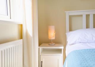 Central 2 Bed House w/ Garden and Free Parking! - 4