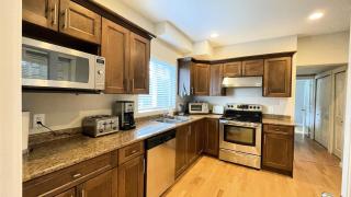 James house J&J Chilliwack - 4