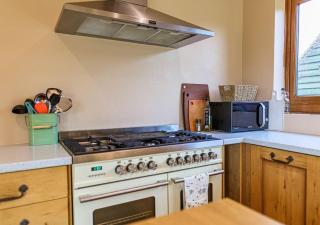 Charming 3BD Cotswolds Family Retreat - Bourton-on-the-Water - 3