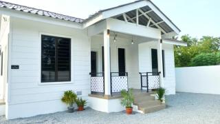Beachside Family Cottage with 3 Bedrooms pool WiFi and Netflix - Relax and Unwind by Zulanies The Pool Cottage - Bachok - 1