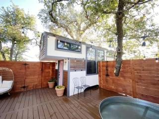 Tiny Home With Hot Tub and Cowboy Pool - Fredericksburg - 8