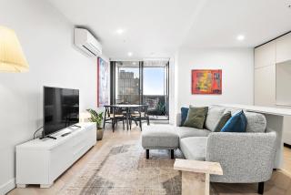 Artistic Urban Getaway just off Smith Street! - 9