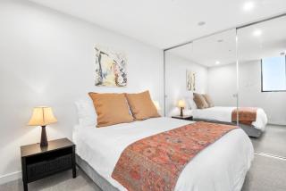 Artistic Urban Getaway just off Smith Street! - 8