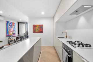 Artistic Urban Getaway just off Smith Street! - 7