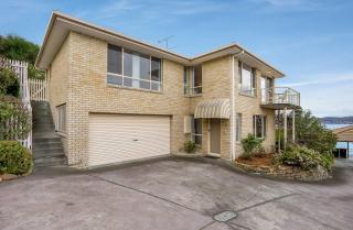 Seaside Serenity: Panoramic Waterfront Retreat - Sandy Bay - 0