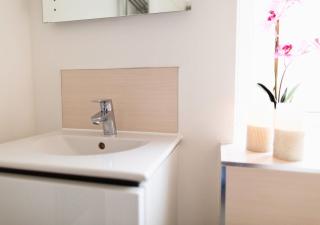 Stunning 2 Bed with Private Patio and Free Parking - Cheltenham - 8
