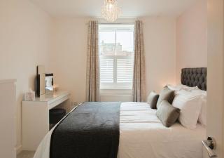 Stunning 2 Bed with Private Patio and Free Parking - Cheltenham - 7