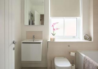 Stunning 2 Bed with Private Patio and Free Parking - Cheltenham - 1