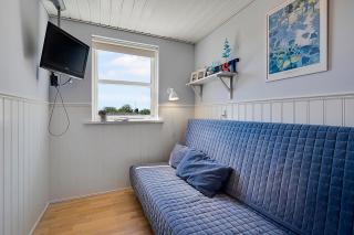 Beautiful And Spacious Holiday Home With A Sea View Near Lyngsbæk Beach, - Ebeltoft - 2