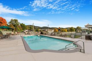 Super 8 by Wyndham Lake George/Downtown - Lake George - 3