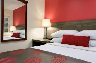 Ramada by Wyndham Oakland Downtown City Center - Oakland - 2