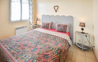 Gorgeous Home In Saint Saturnin Lès Avi - Saint-Saturnin-les-Avignon - 5