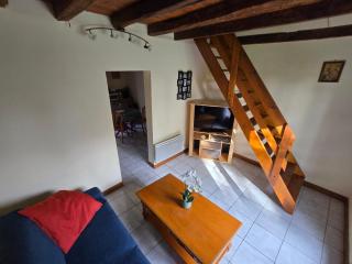 maison volet rouge - Devay - 4