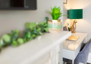 Stylish Grade II Listed Apartment: The London - Cheltenham - 7