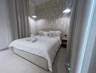 Luxurious Villa 5BHK with Pool BBQ and Full Time Housemaid Assistance - live in - 1